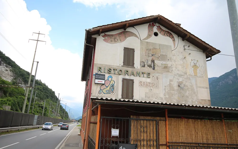 «Manche dürften sich daran erinnern; Sandras Relais-Routier und Töff-Stopp.»