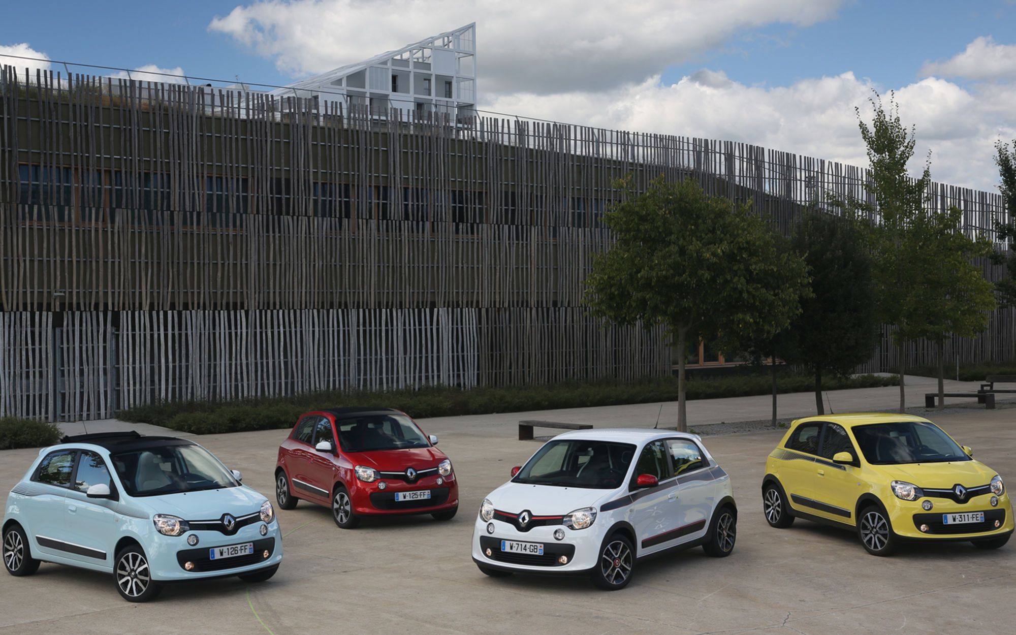 Nuova Renault Twingo: motore ribaltato e grandi spazi