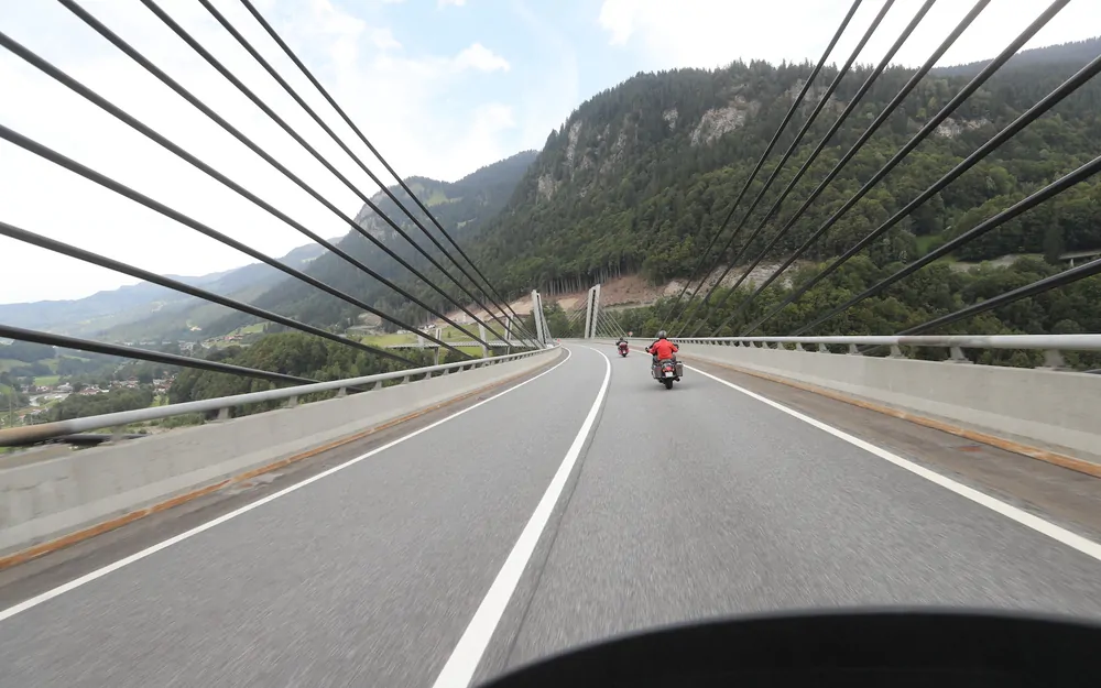 Hängt in den Seilen: Sunnibergbrücke bei Klosters.