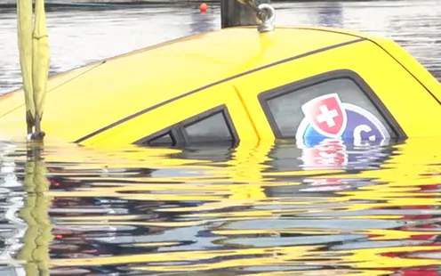 Auto in acqua – cosa fare?