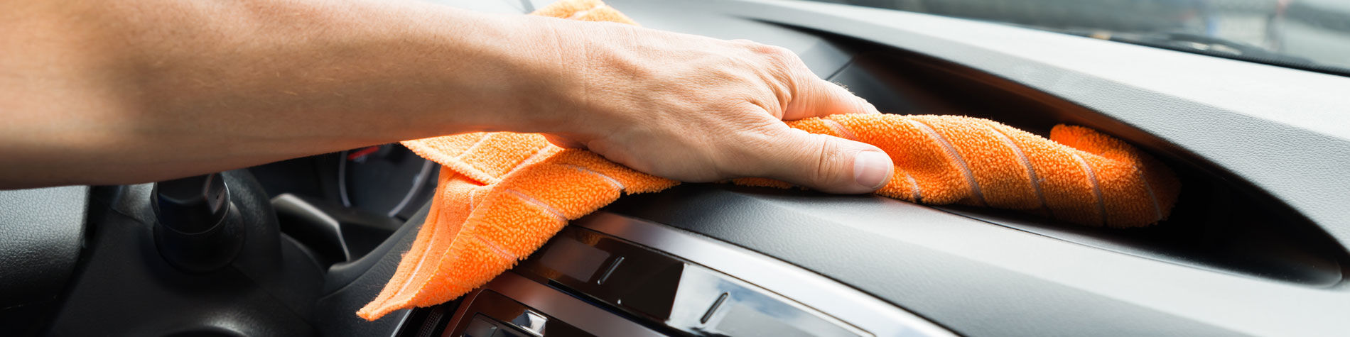 Nettoyer son intérieur de voiture en profondeur : les astuces