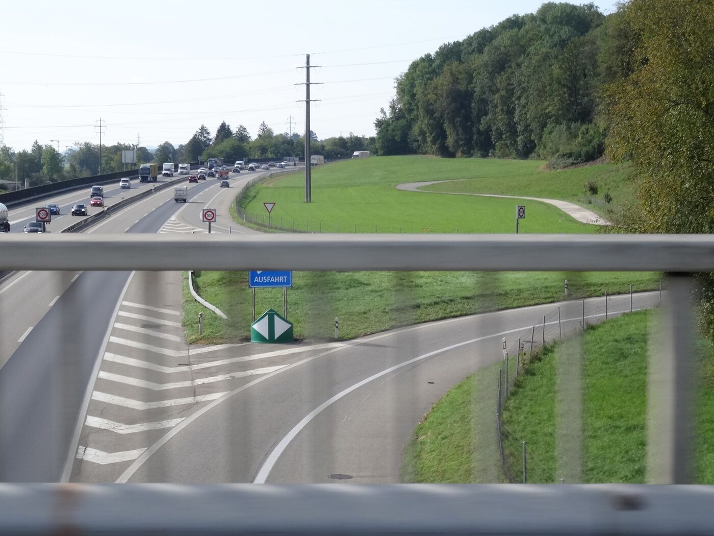 In der ersten Etappe wird die A1 zwischen Luterbach und dem Anschluss Wangen a.A. (im Bild) auf sechs Spuren verbreitert.