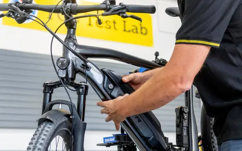 Réserver le contrôle de la batterie d&#039;un vélo électrique