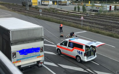 Beim Bahnübergang an der Ernst Homberger Strasse 