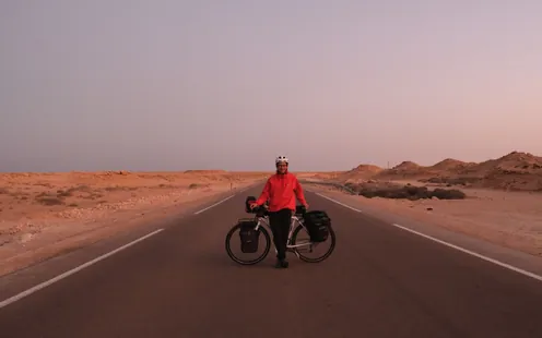 Pedalando verso Sud: Alessandro Brönnimann oltrepassa il Sahara