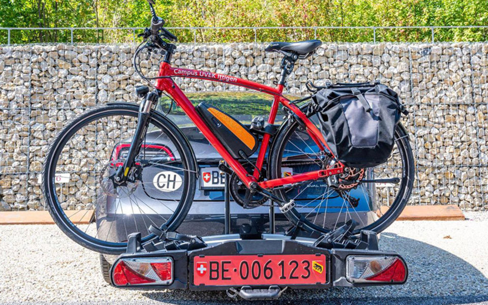 Panneau d'avertissement pour porte-vélos et chargement dépassant - TCS  Suisse