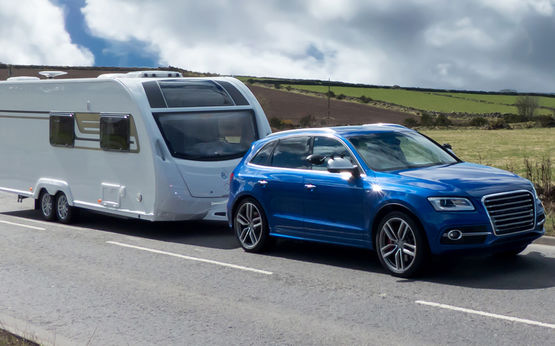 Système Bleu : attelage voiture sur camping-car, cadre à tracter