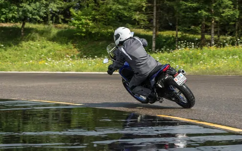 Moto Kurvenfahren Fahrlehrer