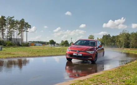 Comment se sont déroulés les tests de pneus de voiture ?