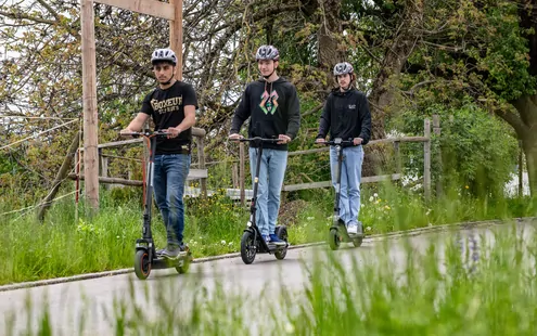 Le TCS teste des trottinettes électriques