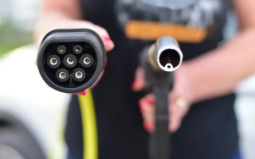 Costi d'esercizio a confronto: auto elettriche vs. carburante