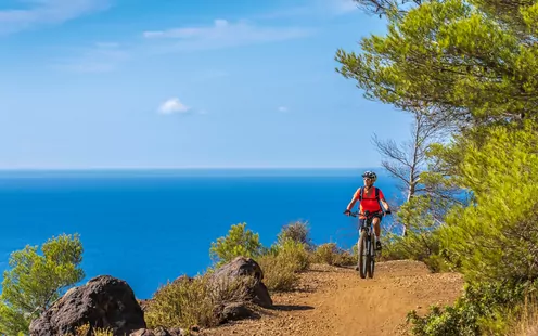 Voyager à vélo en vacances : quelles règles ?