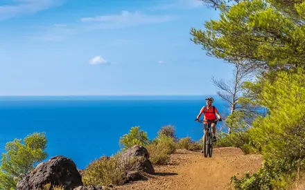 Voyager à vélo pendant les vacances : Quelles sont les règles ?