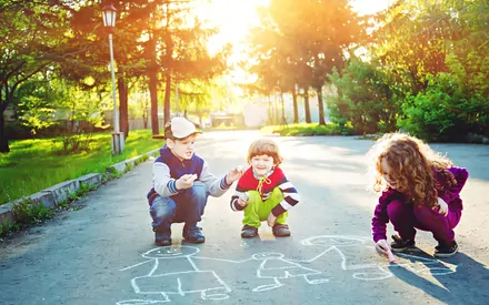 Les enfants sur la route