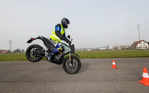 Moto 125 cm3 elettriche vs. combustione 