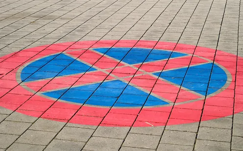 Festivalbesucher parkieren auf Trottoir