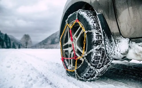 Gomme invernali e catene da neve: quali sono le regole all’estero?