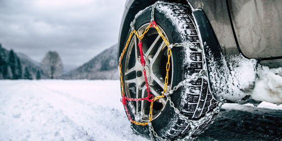 Chaînes à neige sur pneus d'été, fausse bonne idée - TCS Suisse