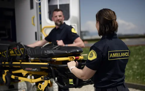 Secours d&#039;urgence et sauvetage de TCS Ambulance