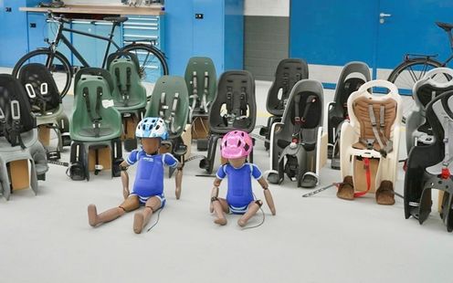 Test dei seggiolini per bambini da bicicletta: a convincere maggiormente sono i modelli per i portapacchi 