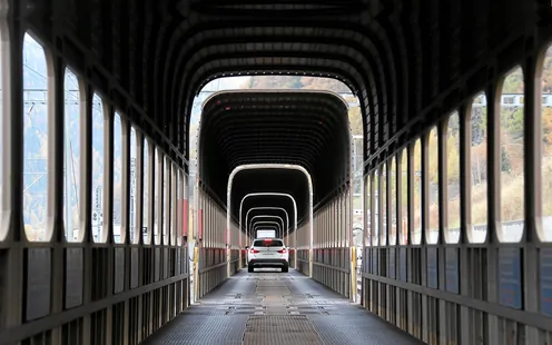 Autoverlad: Die praktische Abkürzung durch die Berge