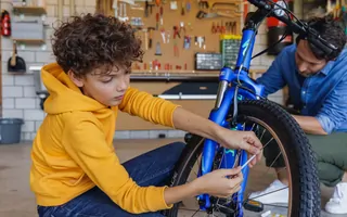 Kinder auf dem Velo